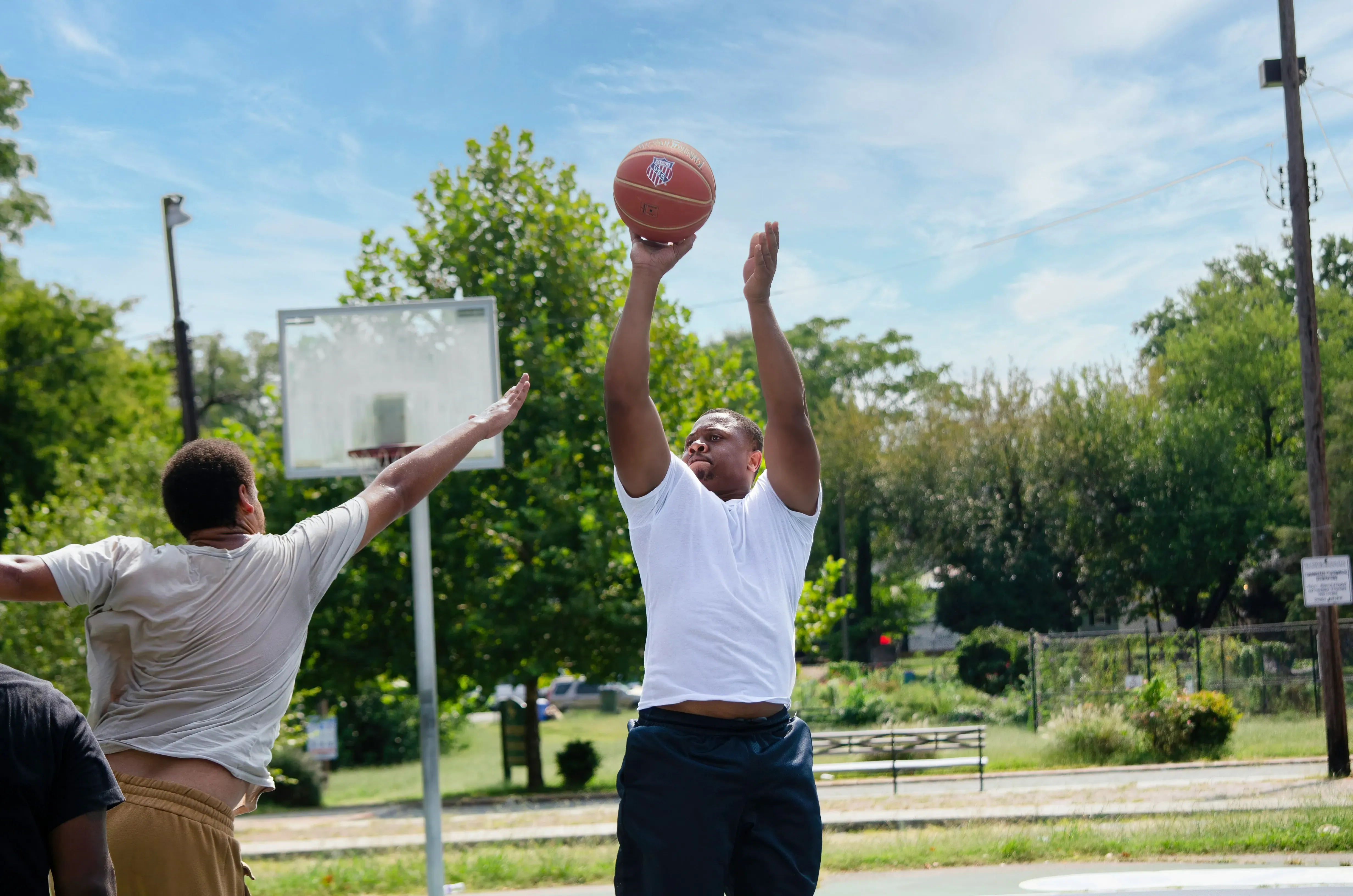 How Do I Set Up and Run a Weekly Pickup Basketball Group?